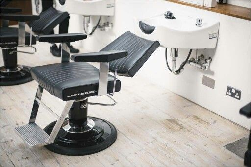 Takara Belmont Dainty fotel barberski w salonie fryzjerskim