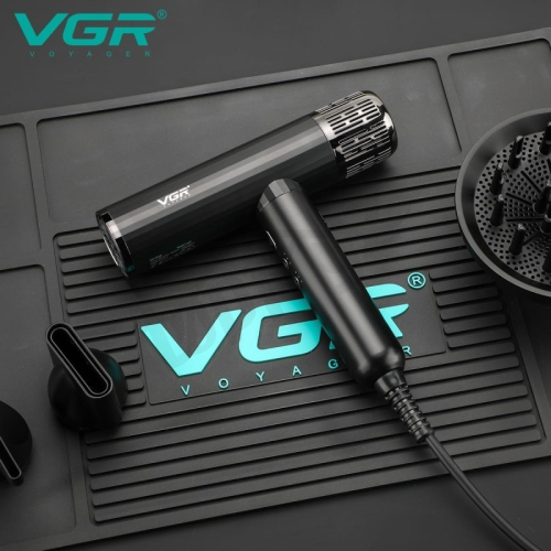 Ultralekka suszarka VGR V-427 z dyfuzorem do włosów